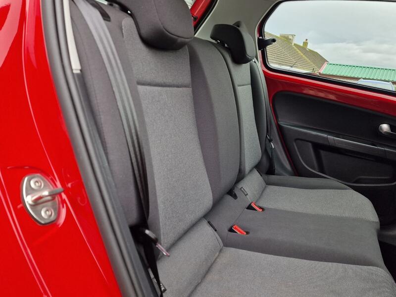 VOLKSWAGEN UP