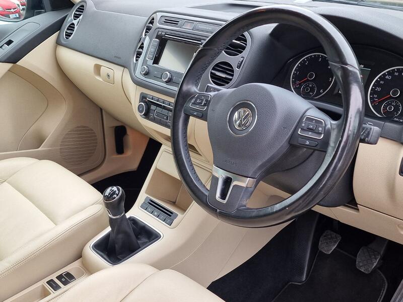 VOLKSWAGEN TIGUAN