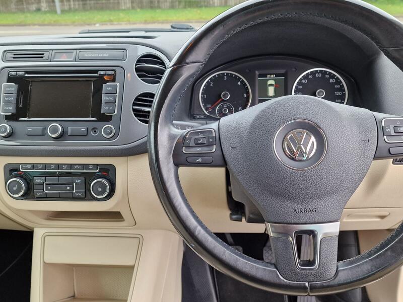 VOLKSWAGEN TIGUAN