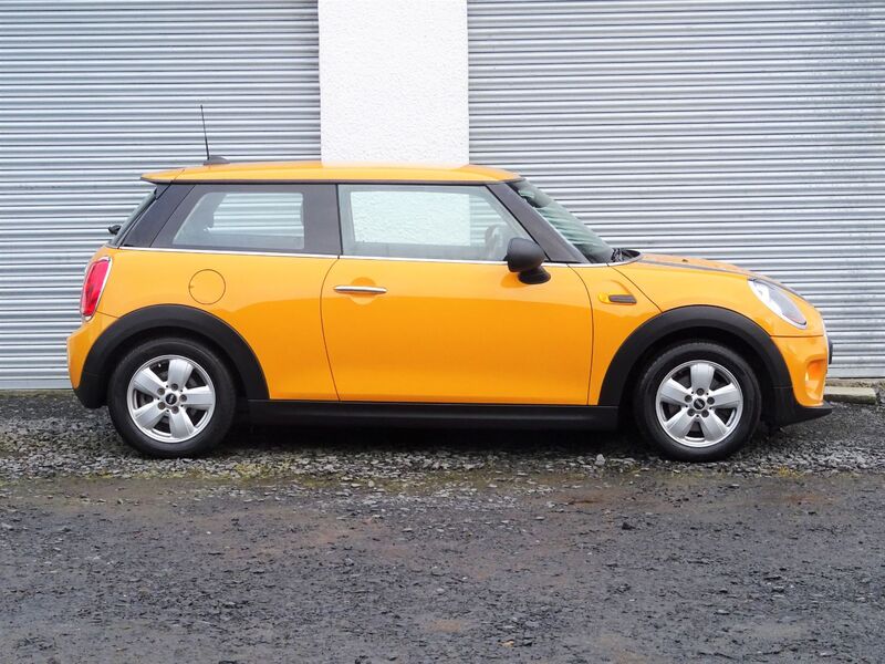 MINI HATCH