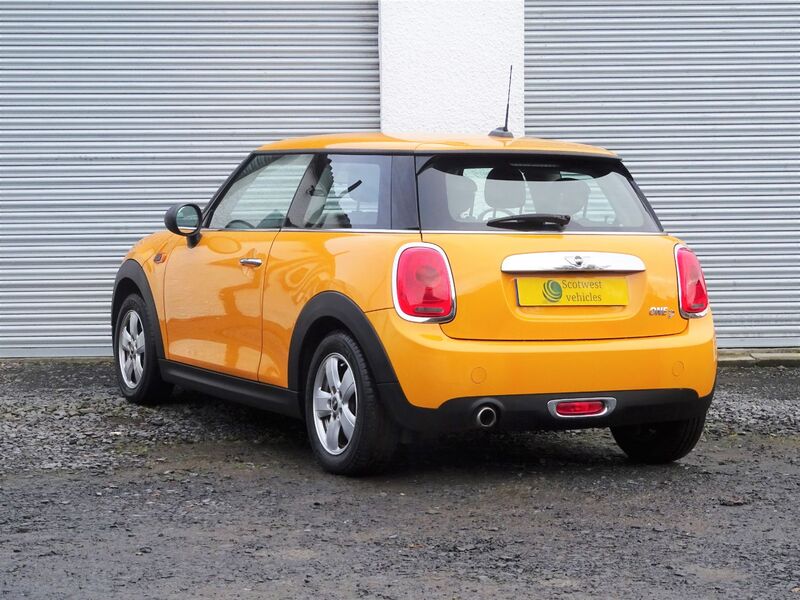 MINI HATCH